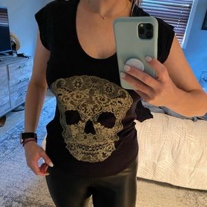 Laced skull T and lace back